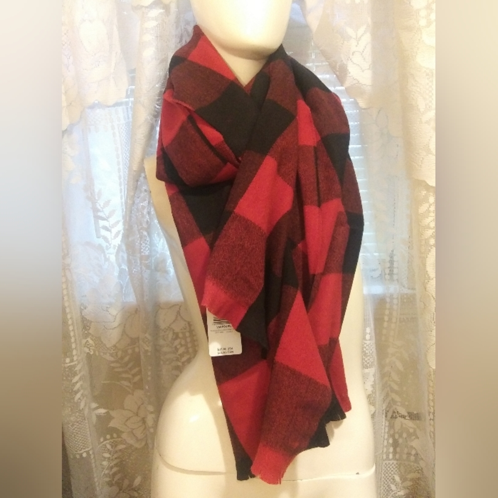NWT Torrid Black/Red Buffalo Check Blanket Scarf